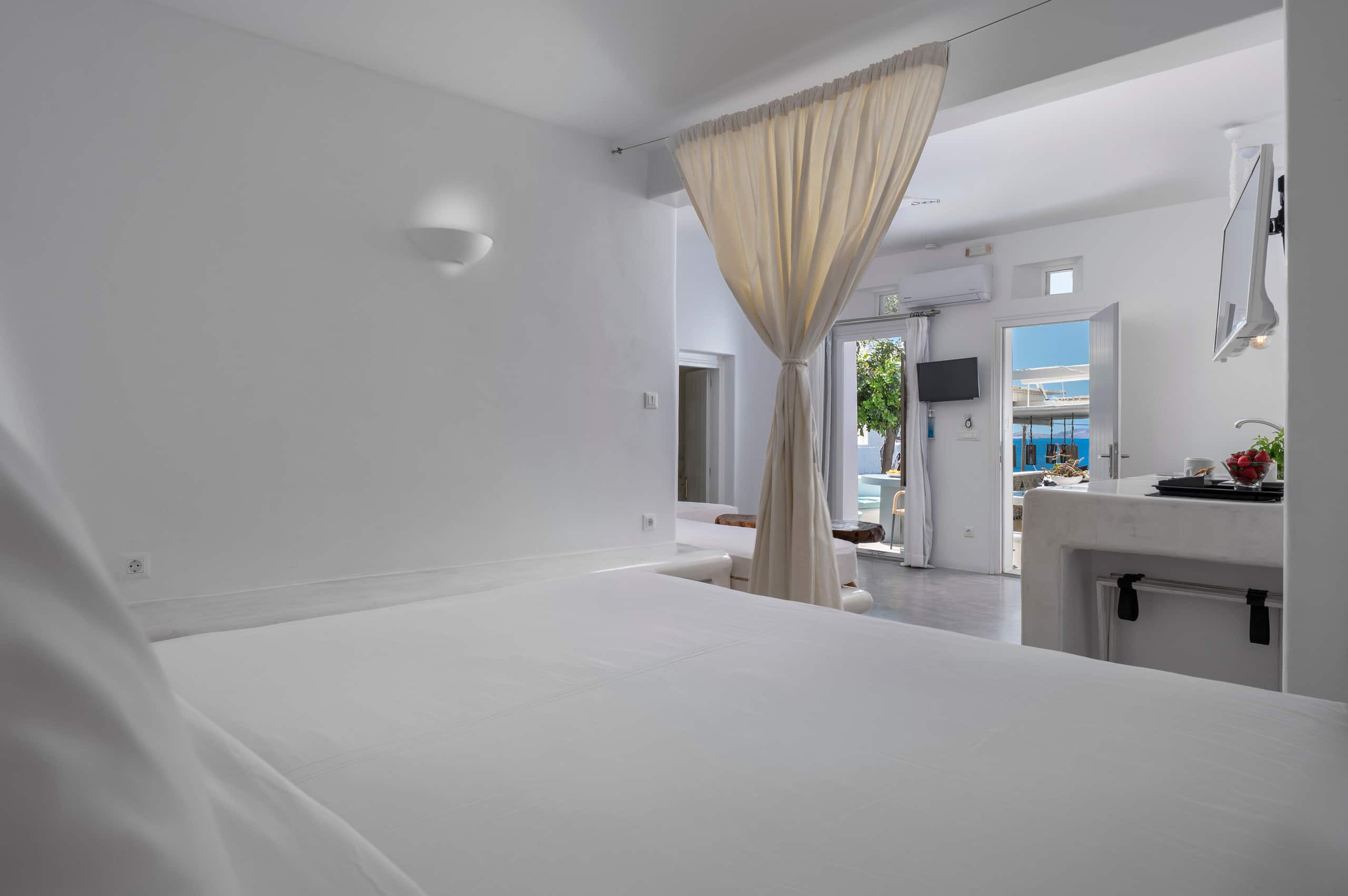Superior Suite Sea View | Flaskos Suites 10