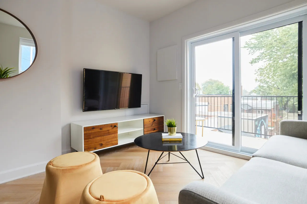 New and Cozy 3 bedroom in Le Plateau by Denstays - Unit 416 2