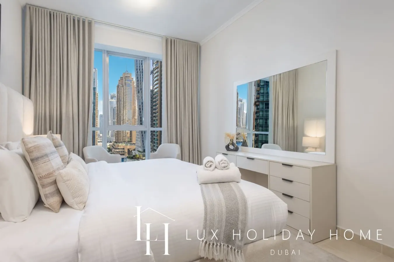 LUX The Dubai Marina View Suite 4 11
