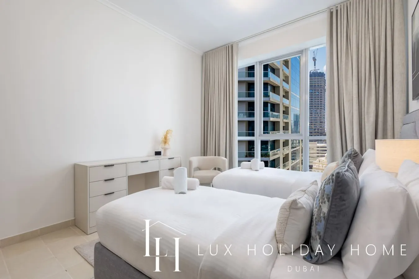 LUX The Dubai Marina View Suite 4 14
