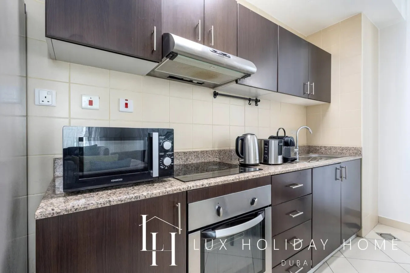LUX The Dubai Marina View Suite 4 8