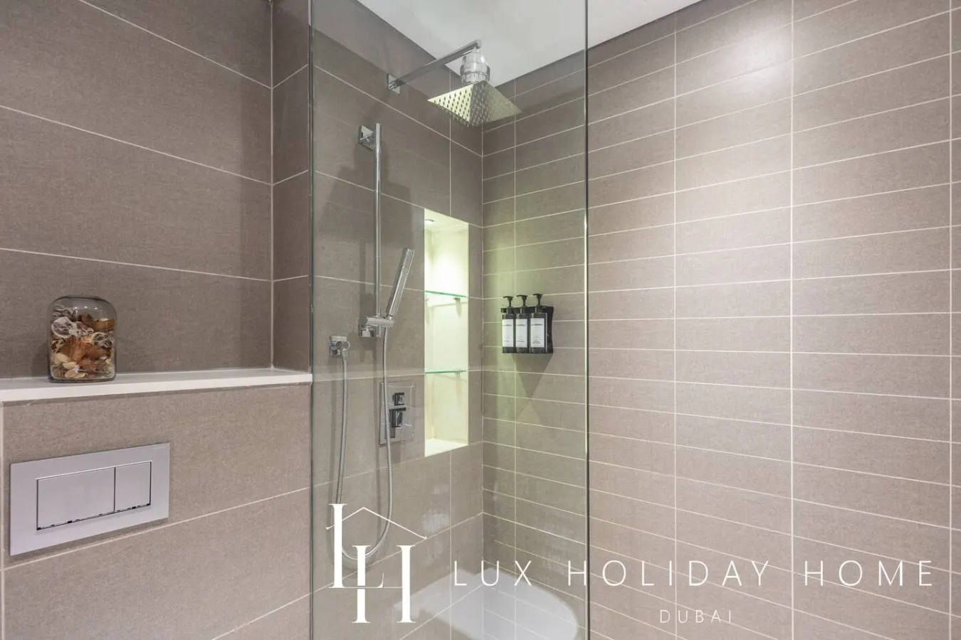 LUX LIV Contemporary Skyline Studio 12