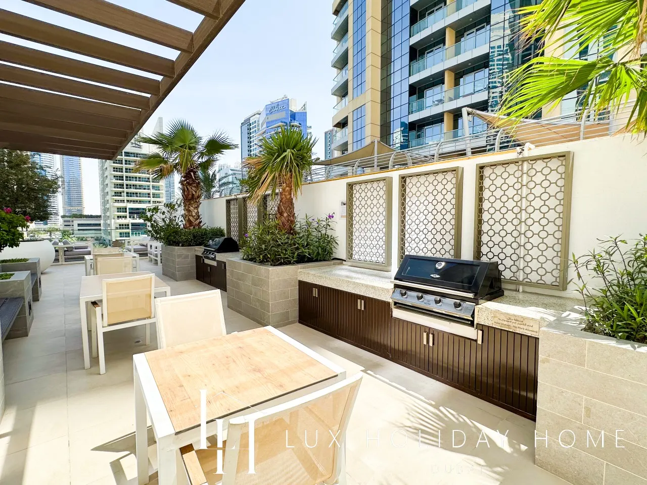 LUX LIV Contemporary Skyline Studio 15