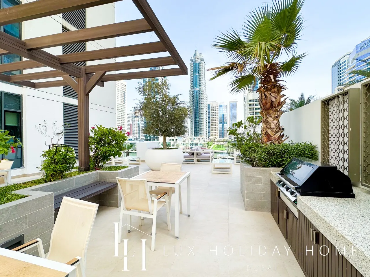LUX LIV Contemporary Skyline Studio 18
