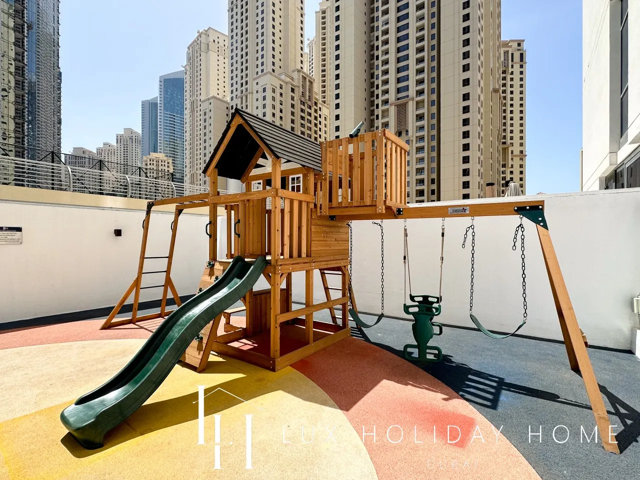 LUX LIV Contemporary Skyline Studio 19