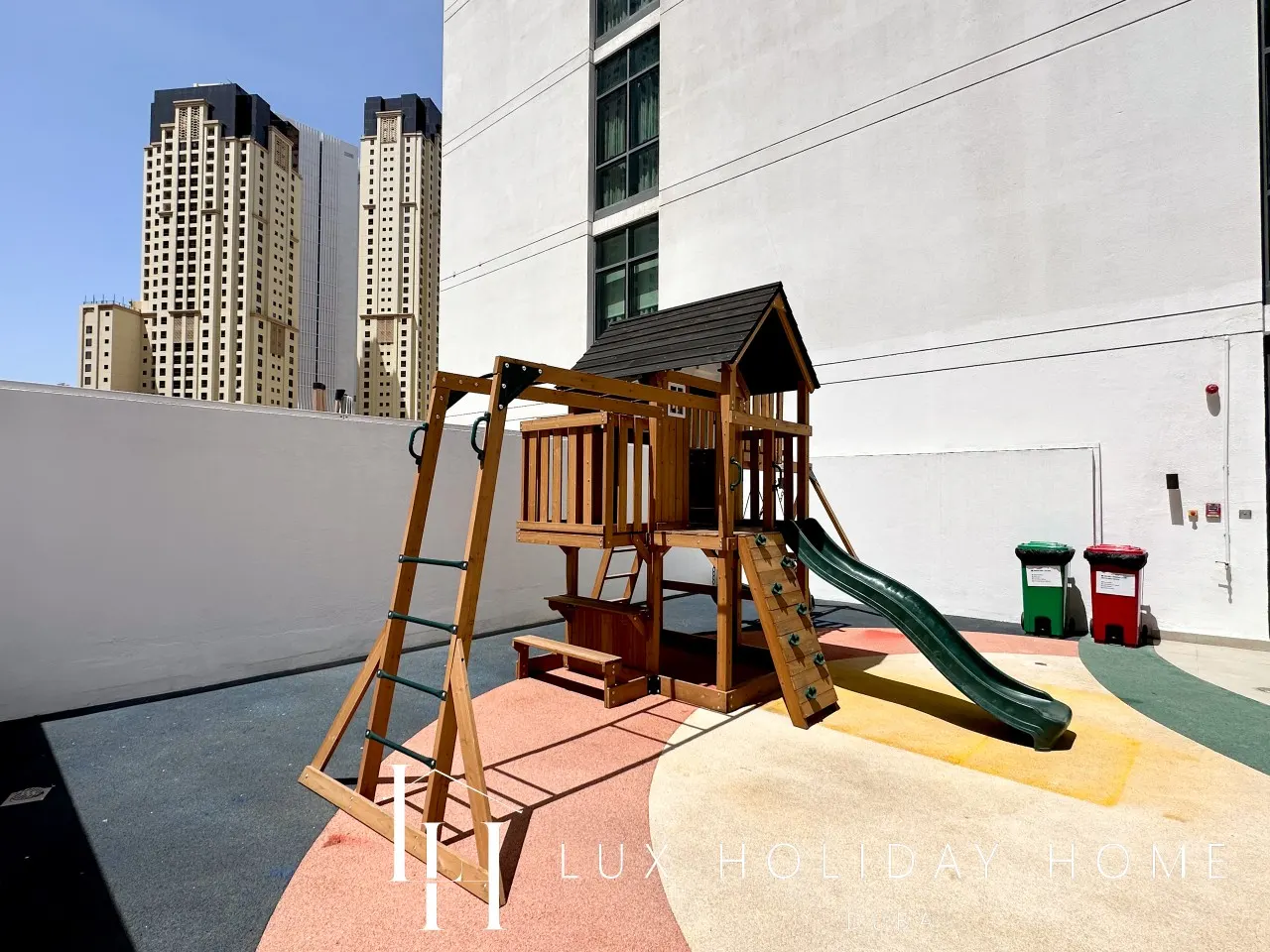 LUX LIV Contemporary Skyline Studio 20