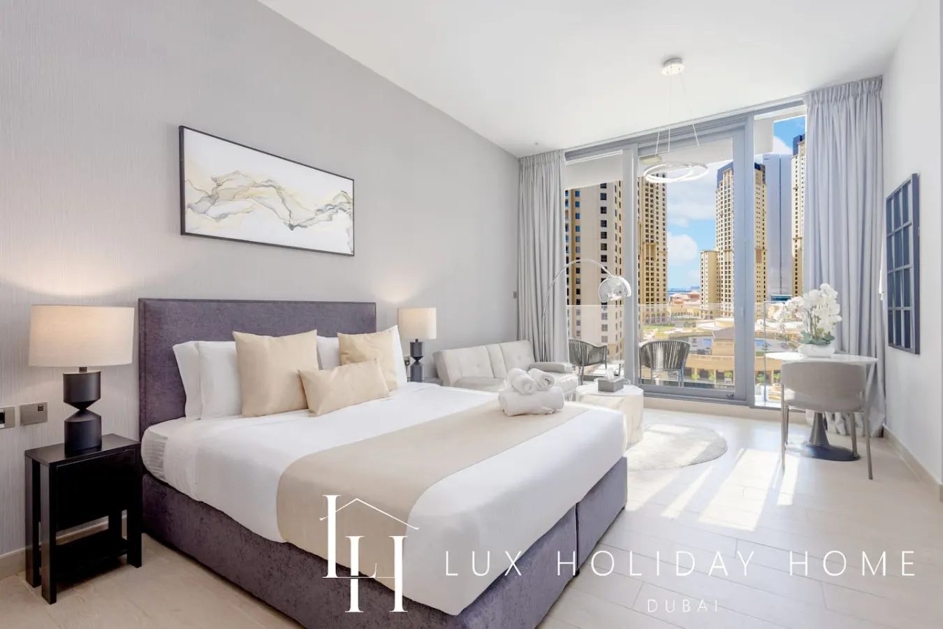 LUX LIV Contemporary Skyline Studio 3