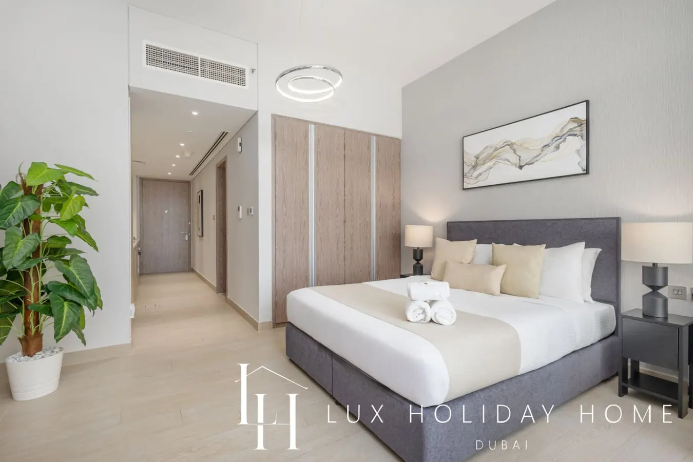 LUX LIV Contemporary Skyline Studio 8
