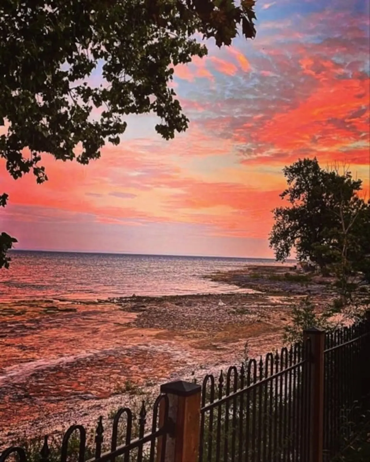 Crystal Beach Executive Waterfront Lakehouse 10