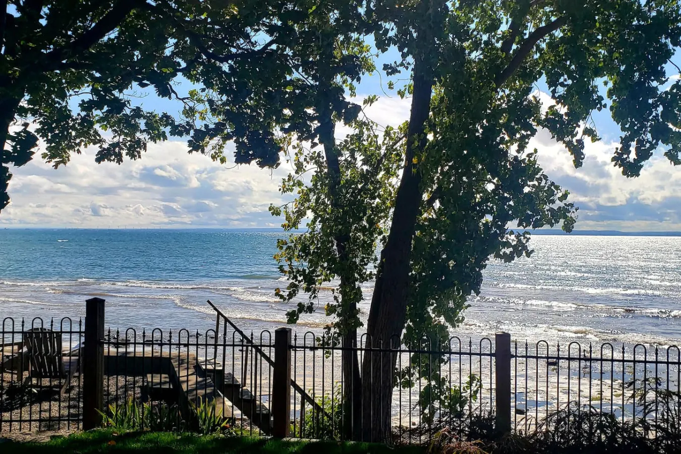 Crystal Beach Executive Waterfront Lakehouse 3