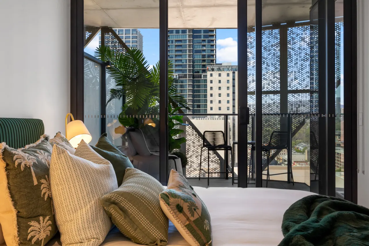 Skyline Retreat - A Refined City View Escape 15