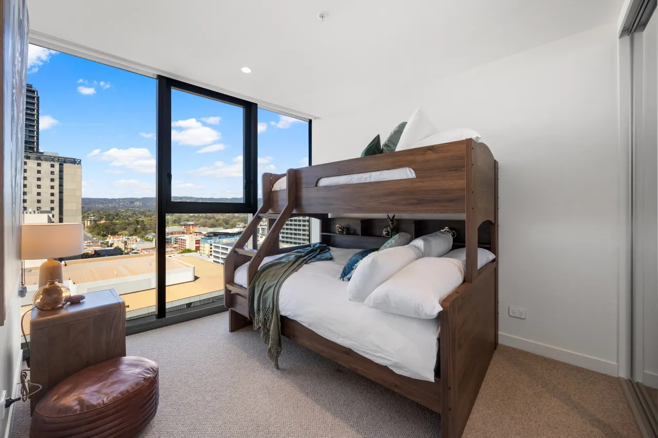 Skyline Retreat - A Refined City View Escape 18