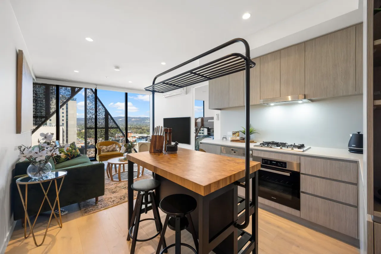 Skyline Retreat - A Refined City View Escape — photo 4
