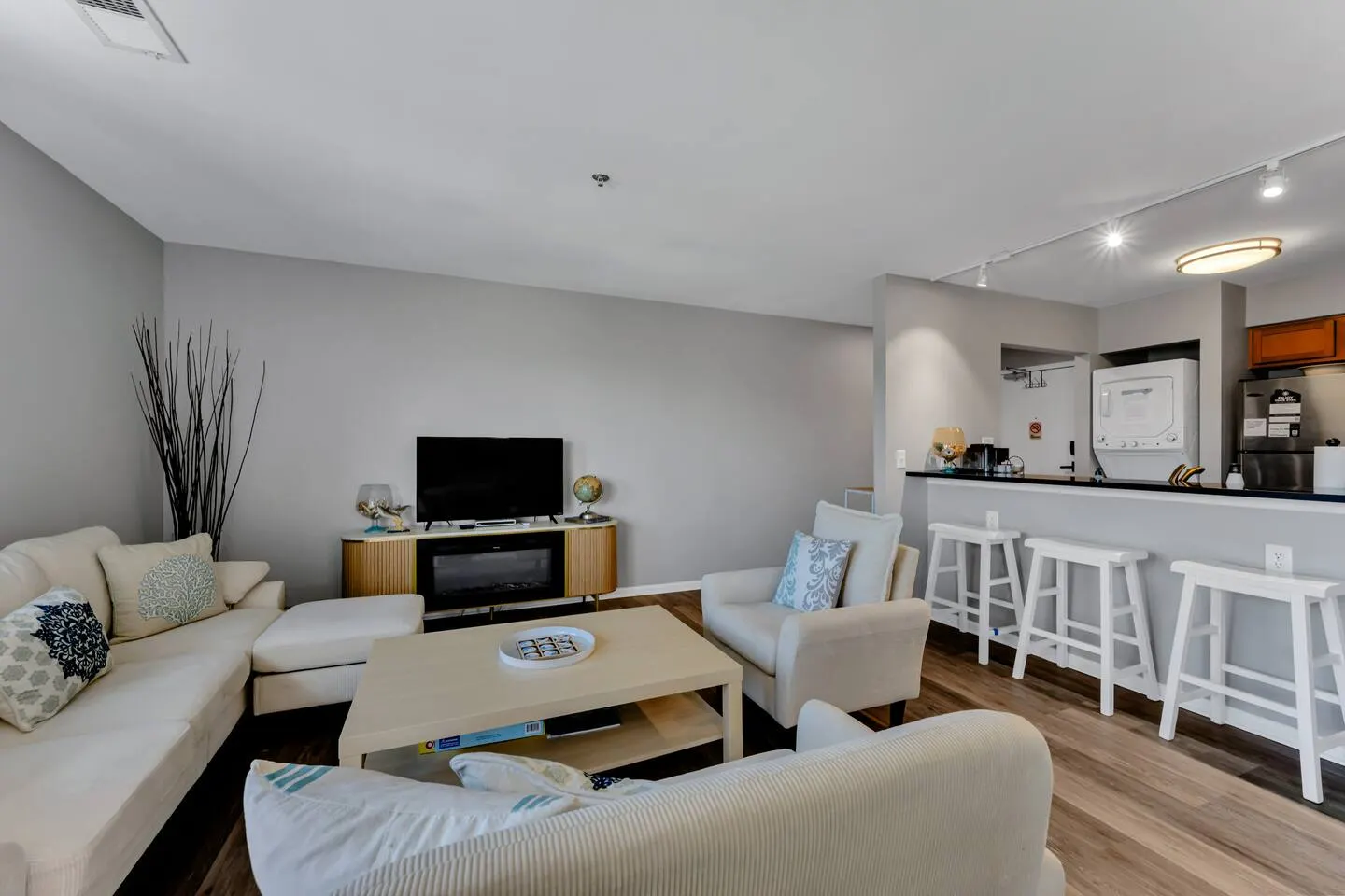 Virginia Beach 2BR Condo With Pool Access 11