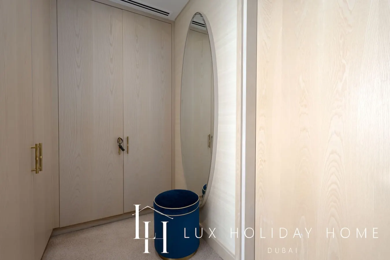 LUX Iconic Views at The Palm Tower Suite 7 11