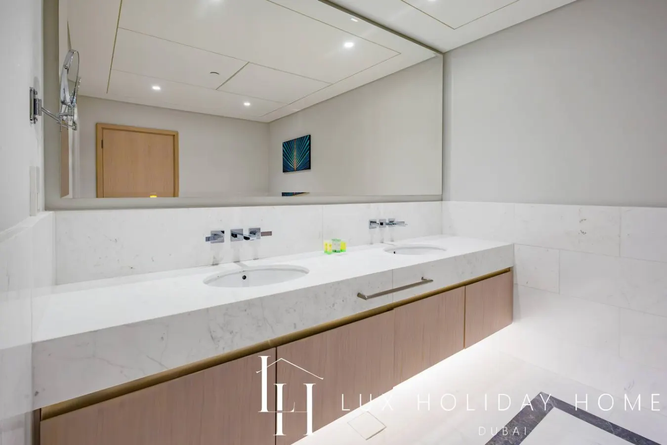 LUX Iconic Views at The Palm Tower Suite 7 12