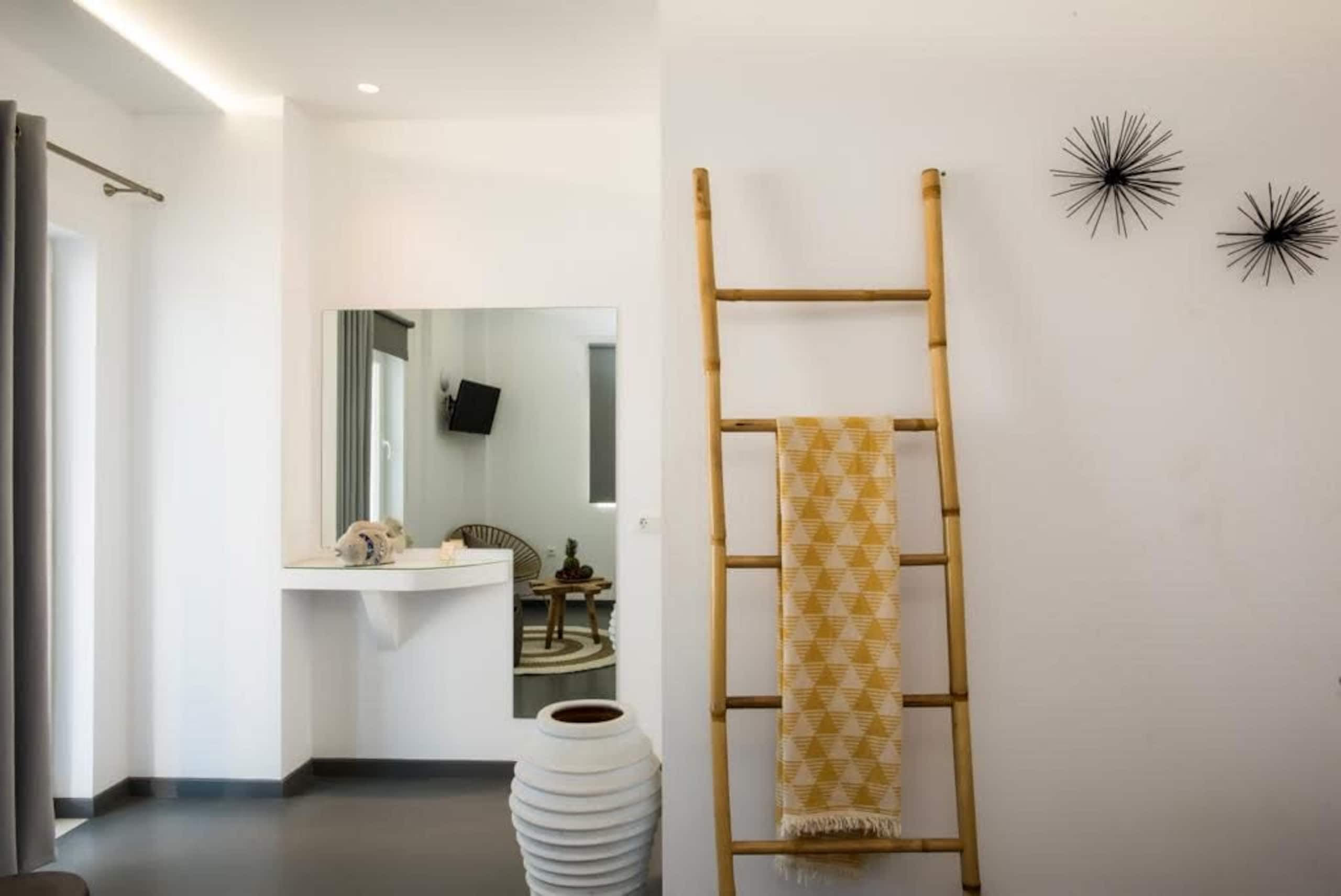 Jonaz Suite, Ornos beach (4pax) 10