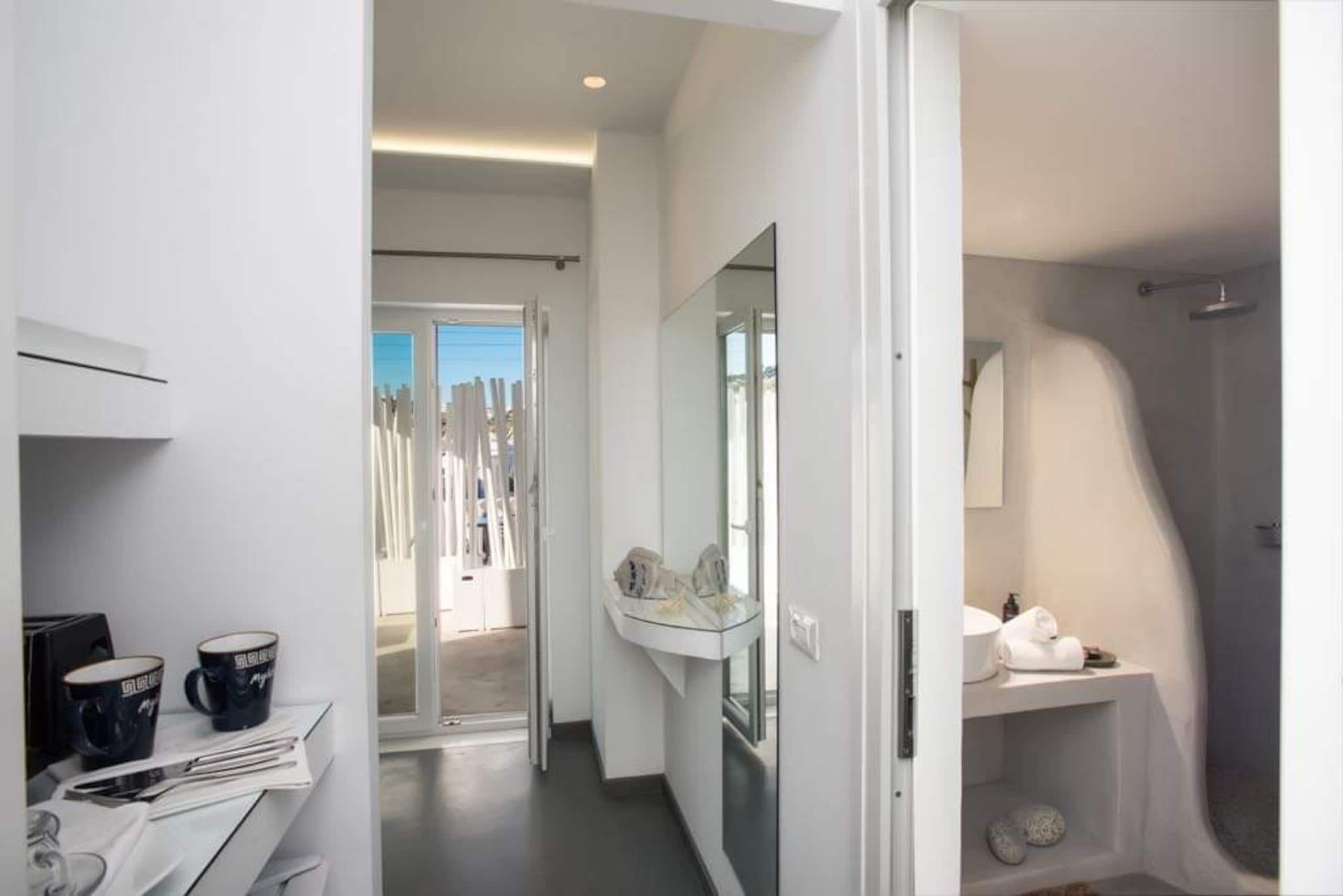Jonaz Suite, Ornos beach (4pax) 8