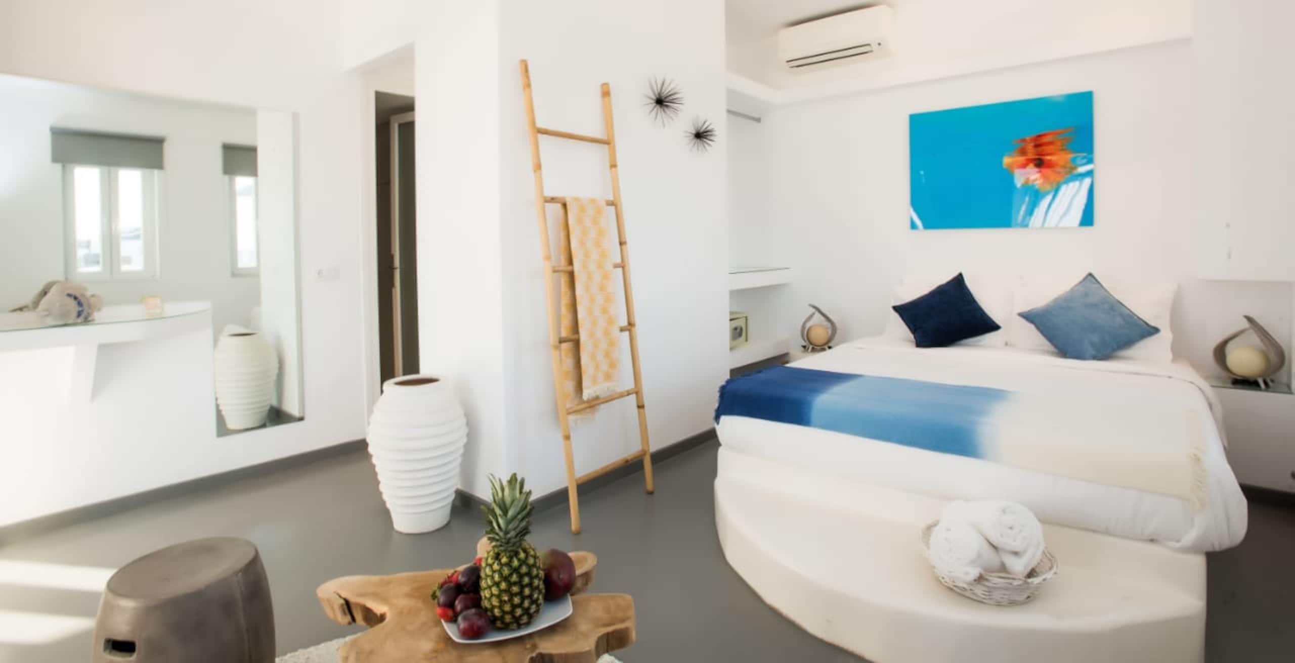 Jonaz Suite, Ornos beach (4pax) 9