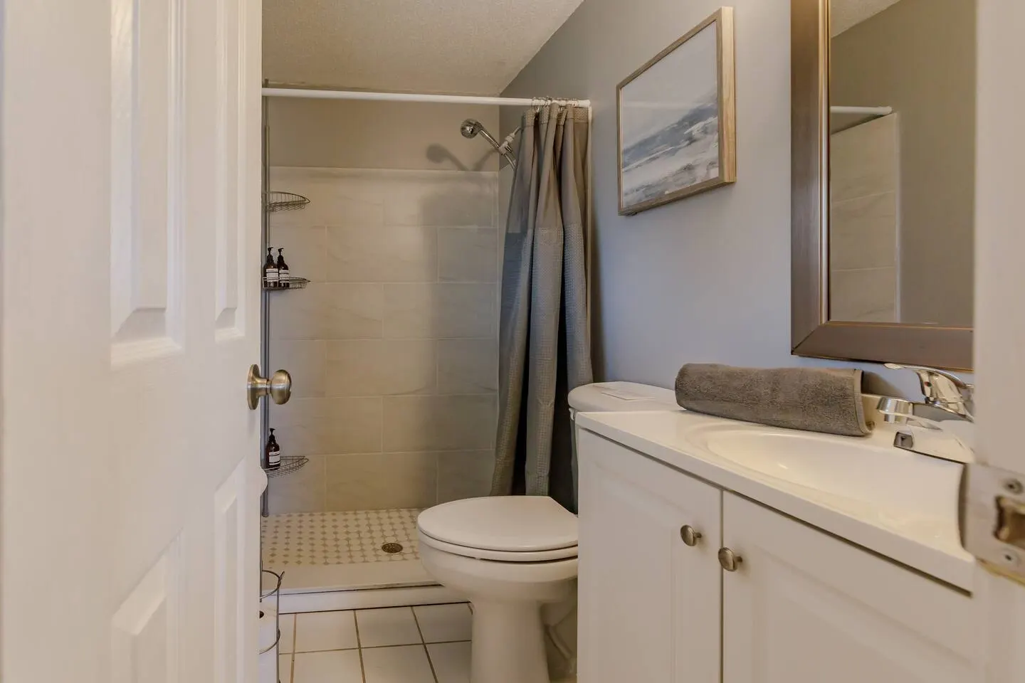Spacious Backyard & Pool Retreat - 5 Mins to Beach 9