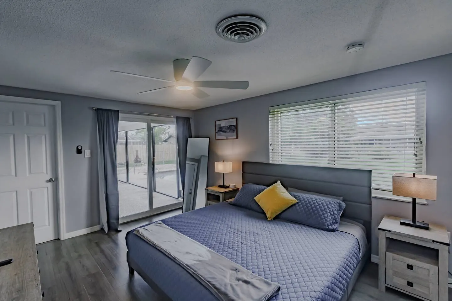 Spacious Backyard & Pool Retreat - 5 Mins to Beach 10