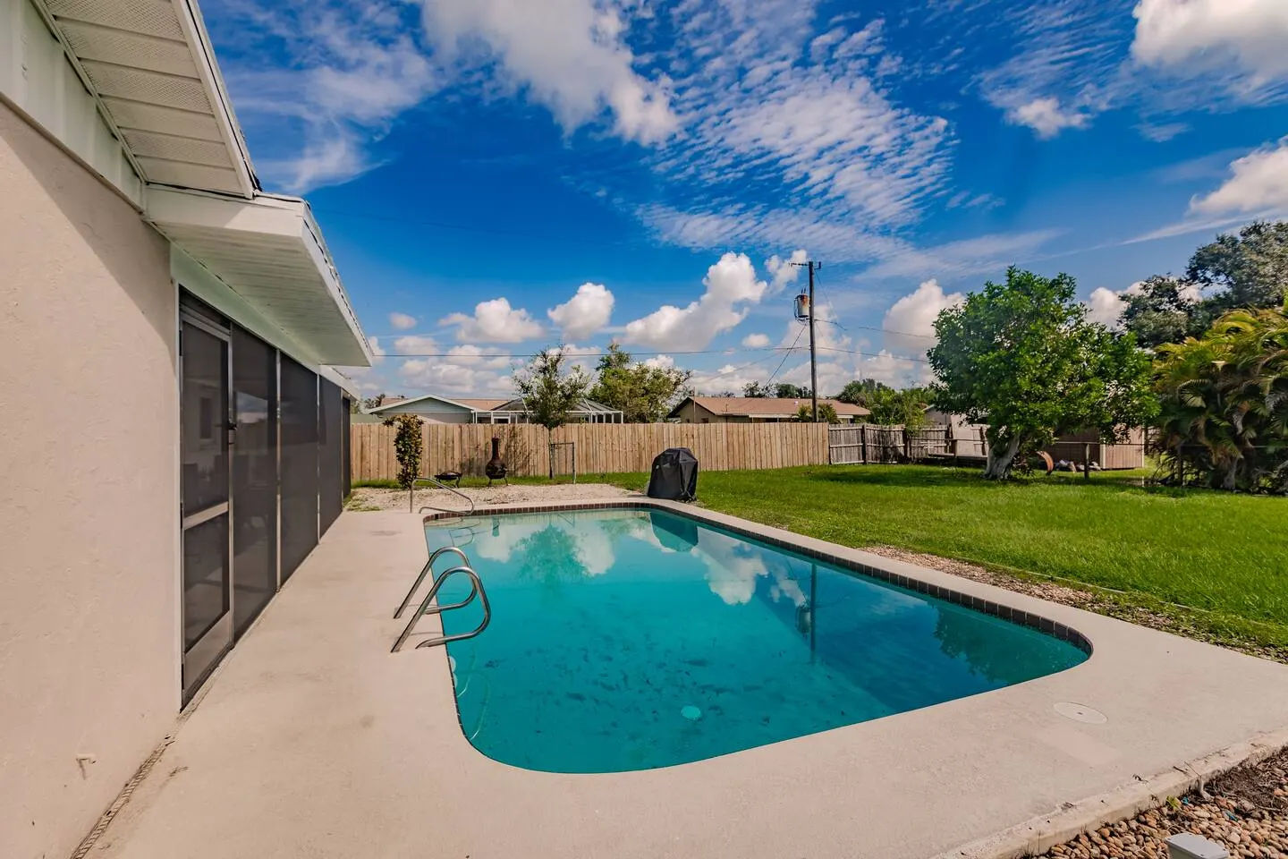 Spacious Backyard & Pool Retreat - 5 Mins to Beach 18
