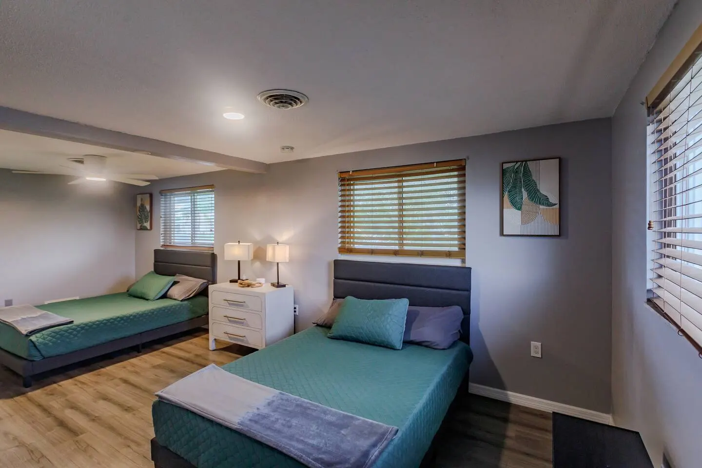 Spacious Backyard & Pool Retreat - 5 Mins to Beach — photo 3