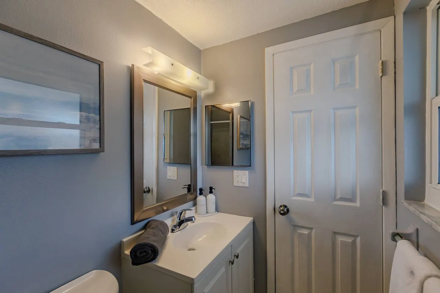 Spacious Backyard & Pool Retreat - 5 Mins to Beach 8