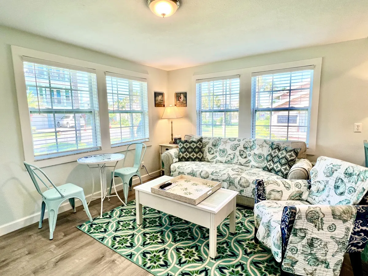 5 F Street - Oceanside Pet Friendly Cottage - Pool Access - Sand Dollar East 7