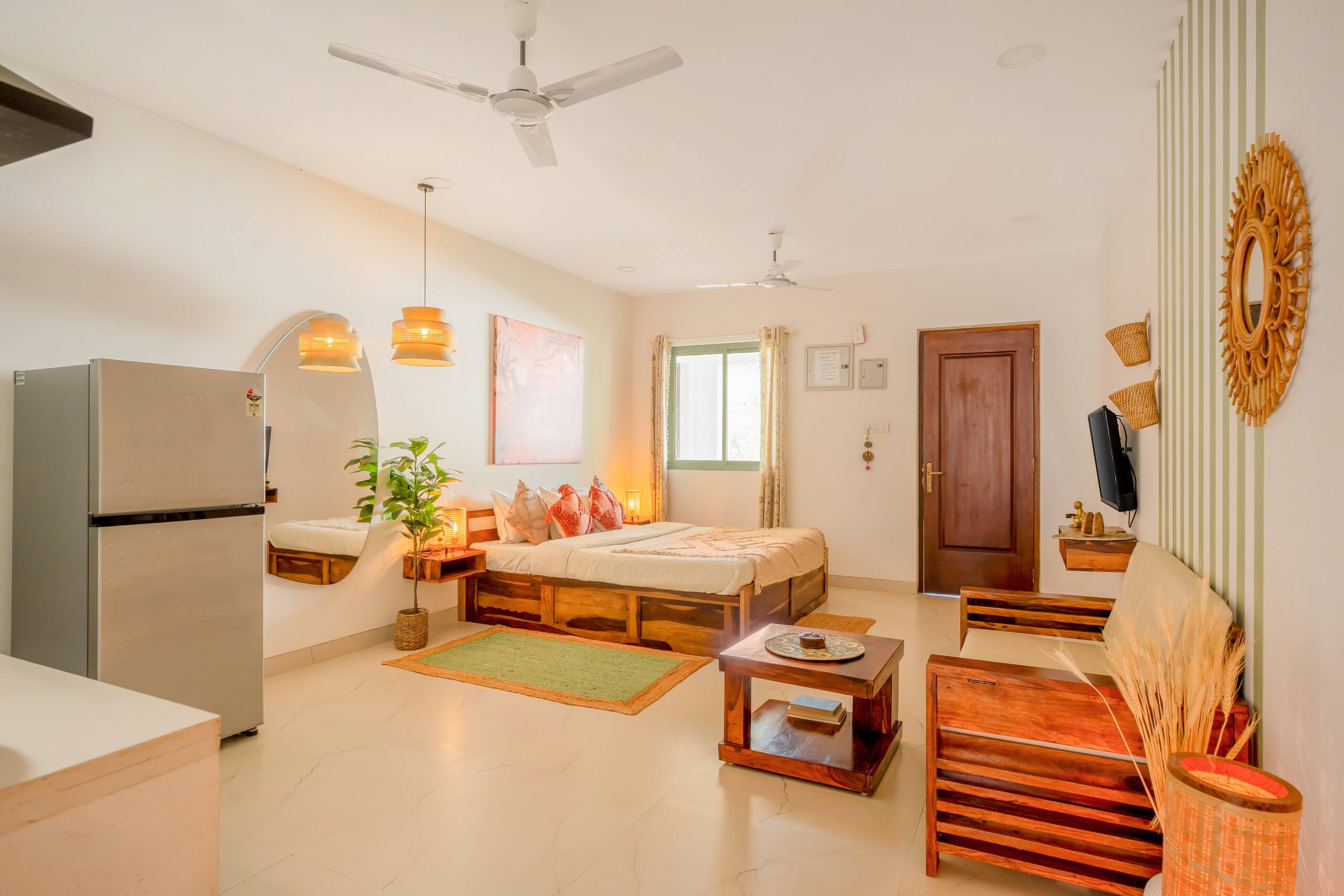 Artsy 1BR in Siolim|Pool, Balcony, Parking, Garden 13