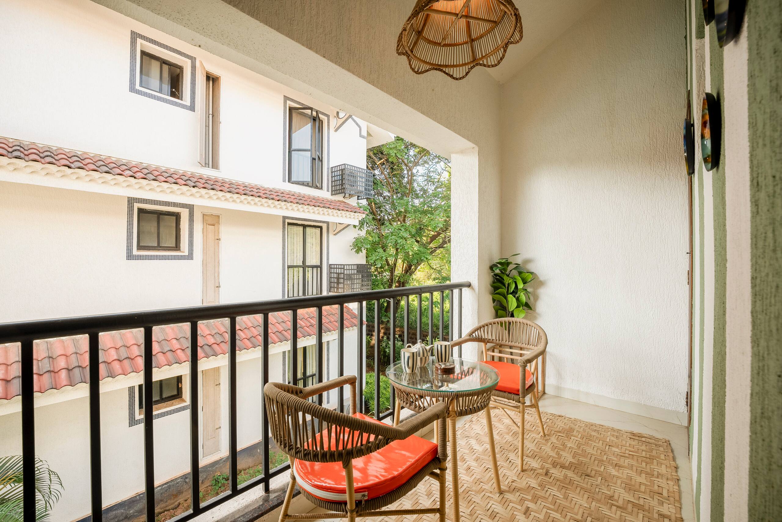 Artsy 1BR in Siolim|Pool, Balcony, Parking, Garden 8