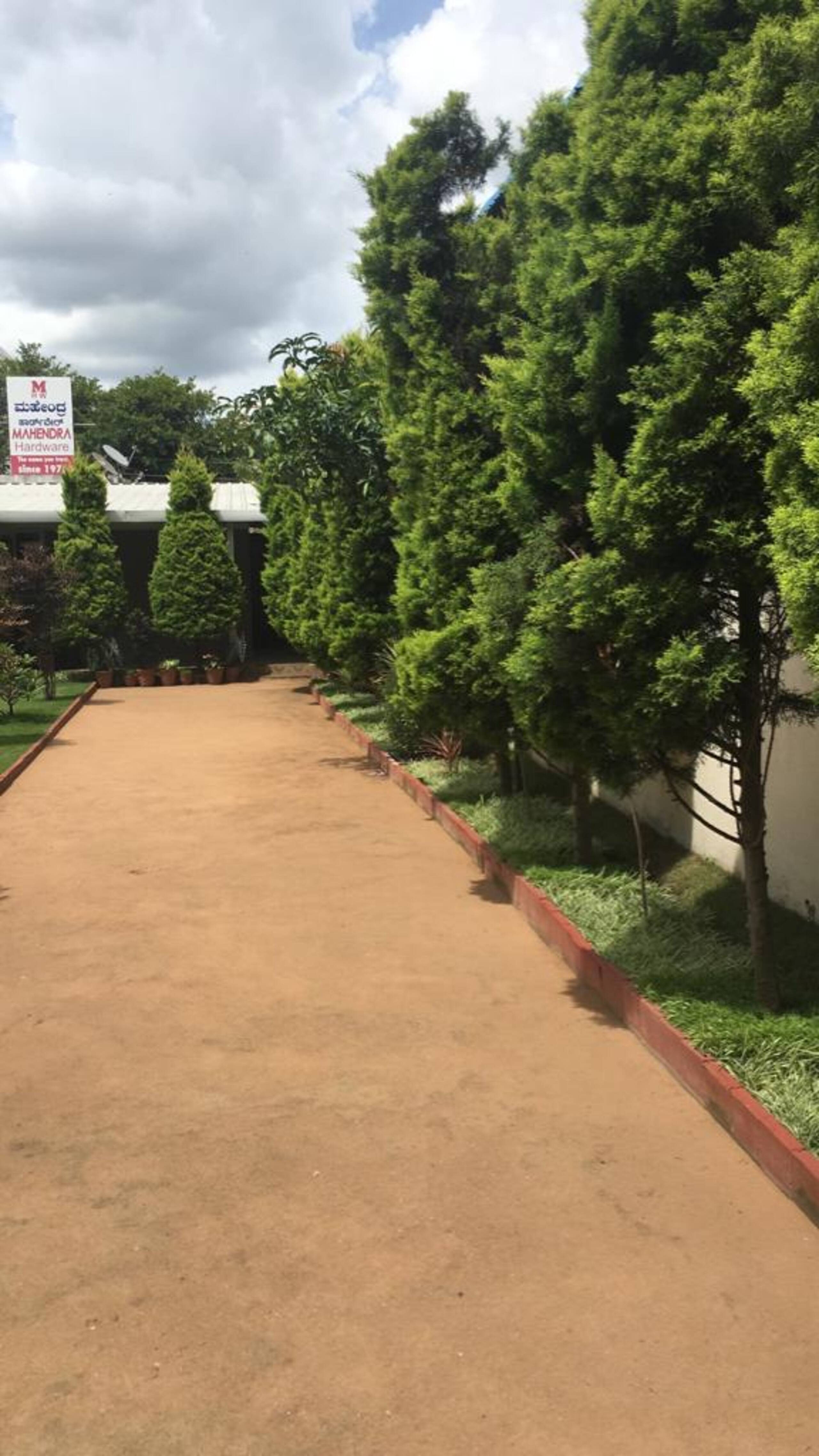 JM's Inn: Prime spot holiday home with a garden 15