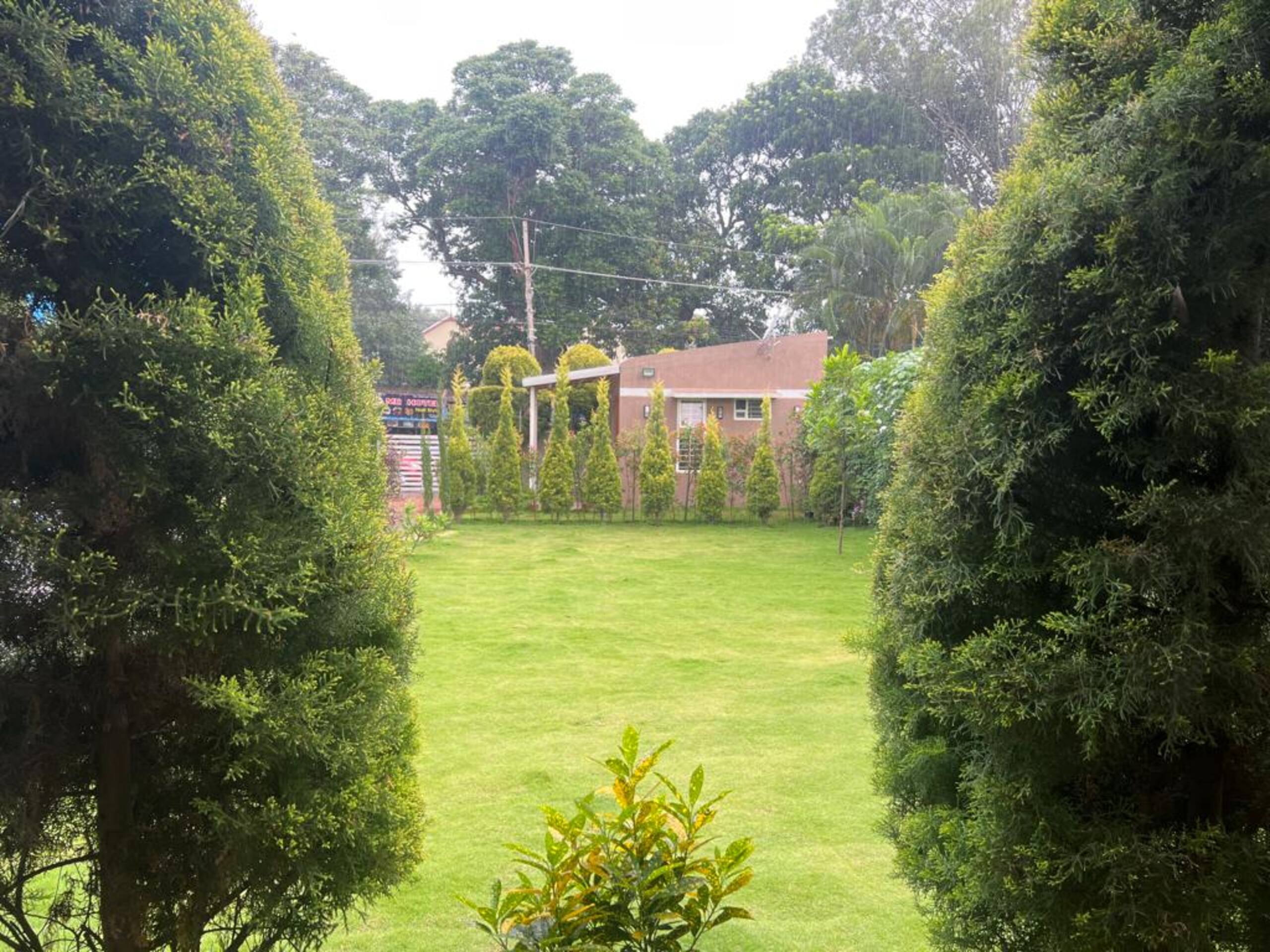 JM's Inn: Prime spot holiday home with a garden 25