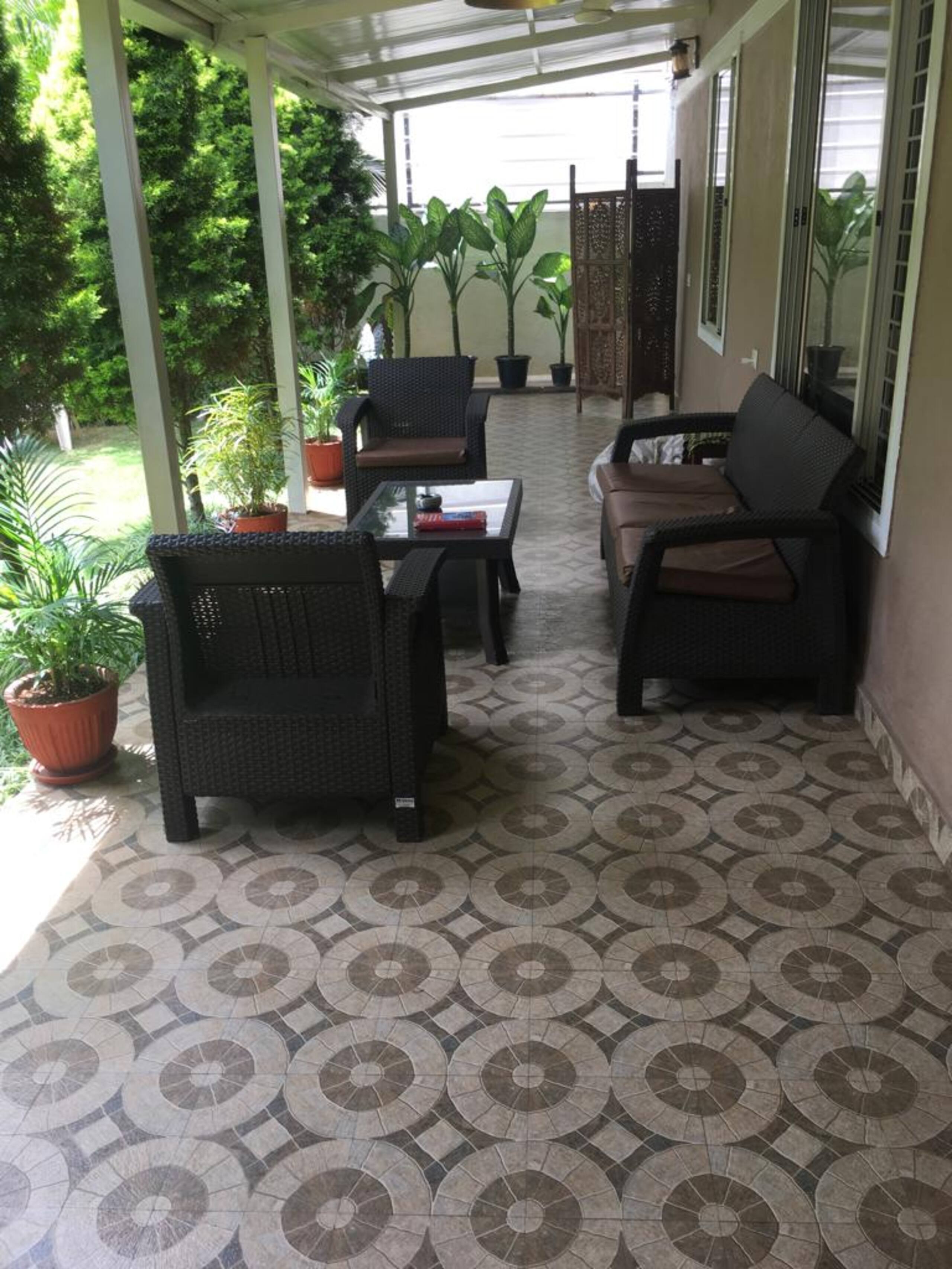 JM's Inn: Prime spot holiday home with a garden 35