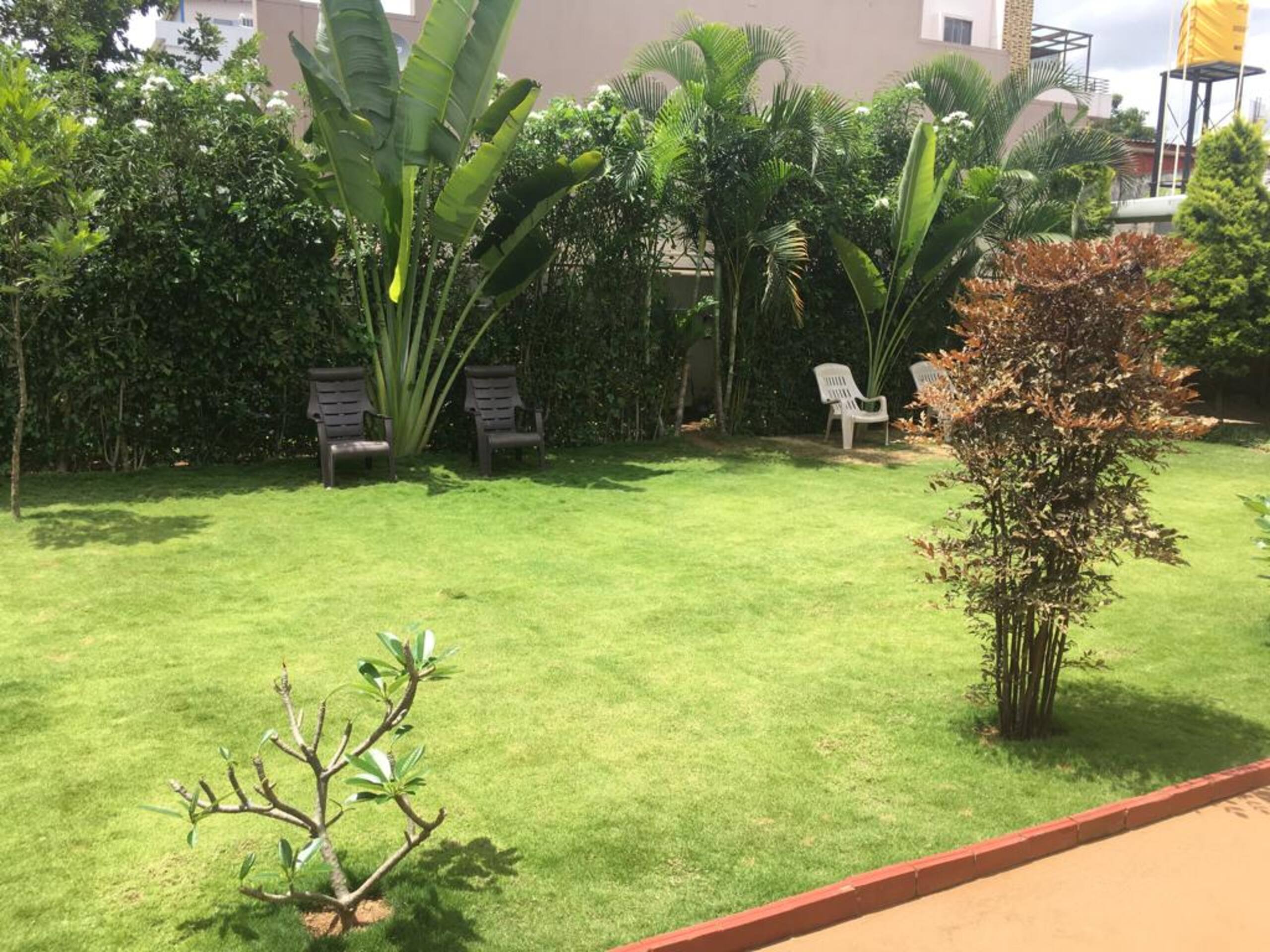 JM's Inn: Prime spot holiday home with a garden 17