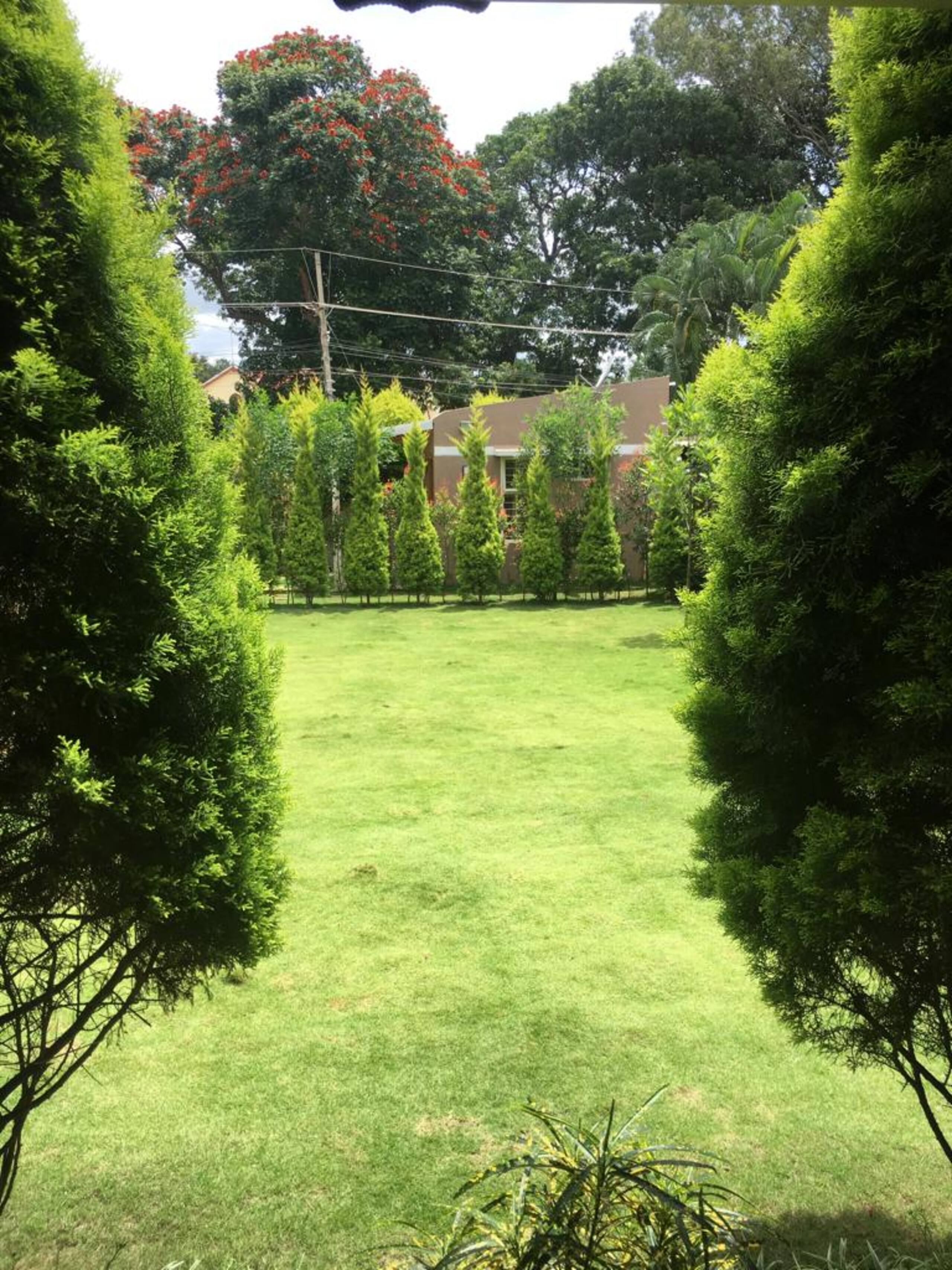 JM's Inn: Prime spot holiday home with a garden 27