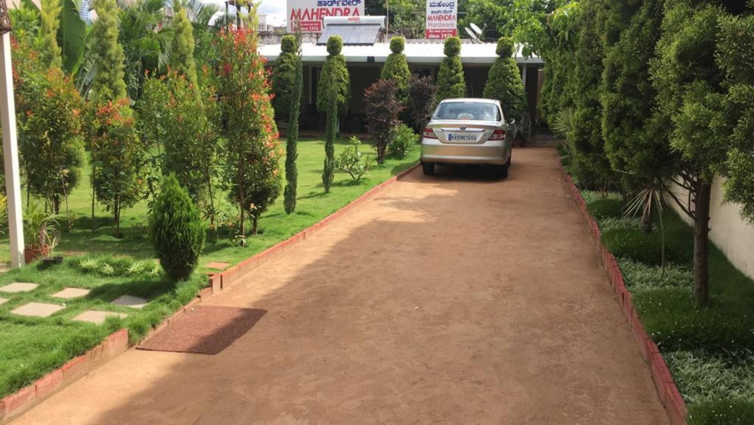 JM's Inn: Prime spot holiday home with a garden 13