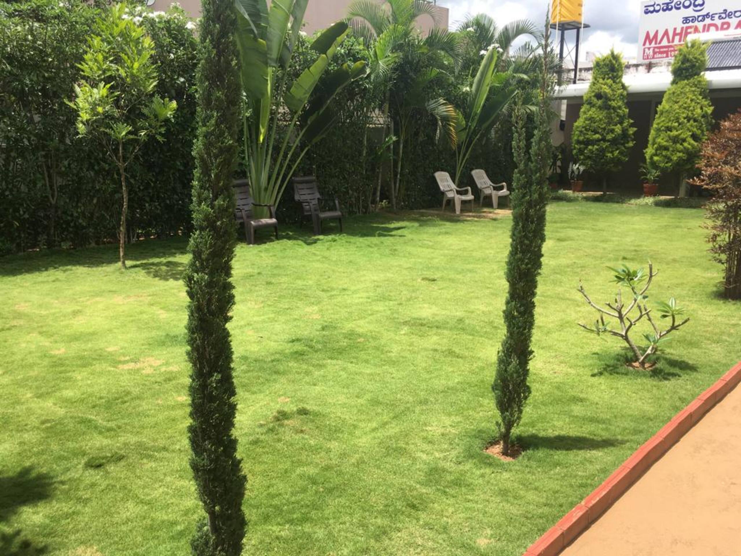 JM's Inn: Prime spot holiday home with a garden 16