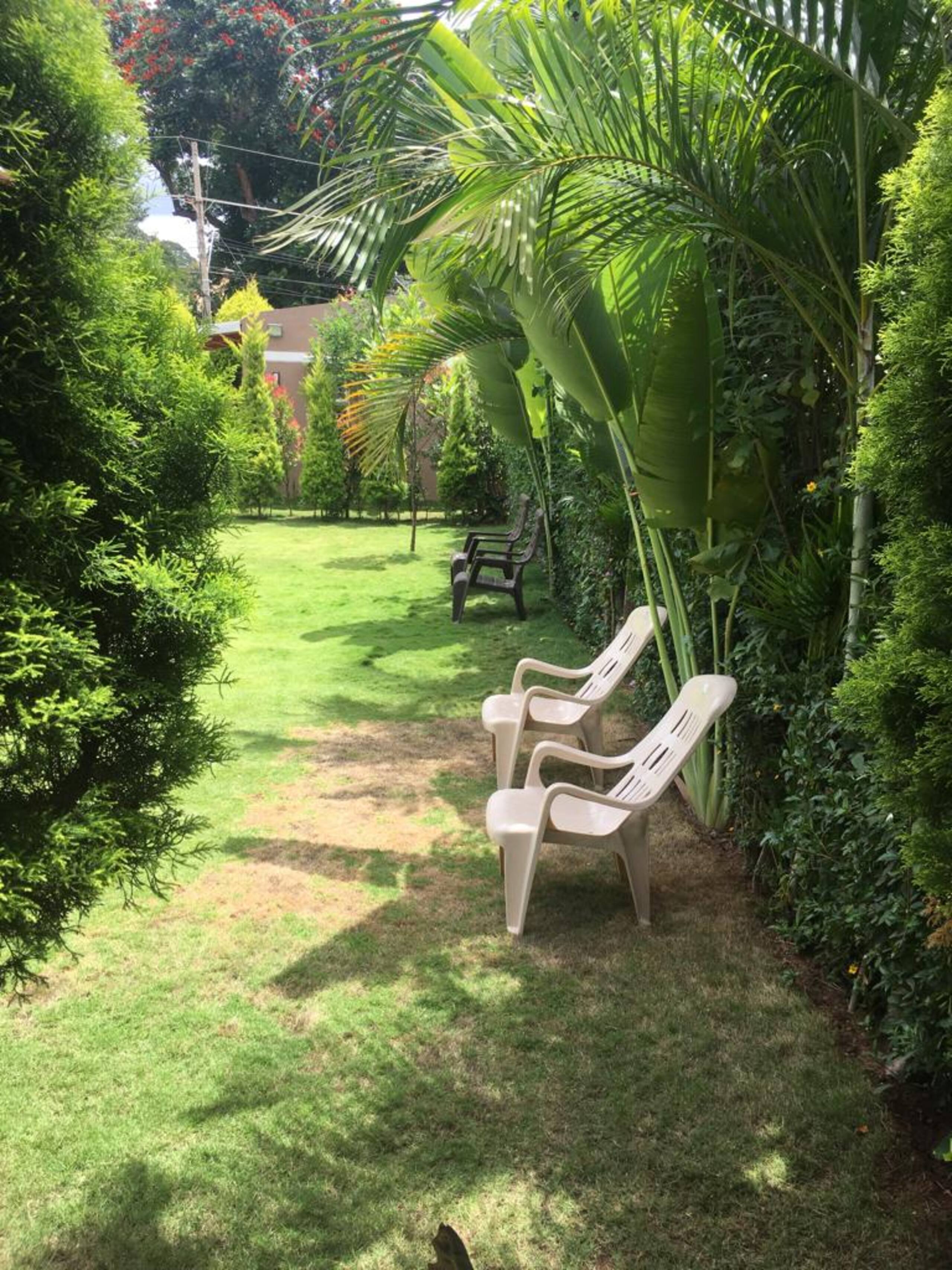 JM's Inn: Prime spot holiday home with a garden 23
