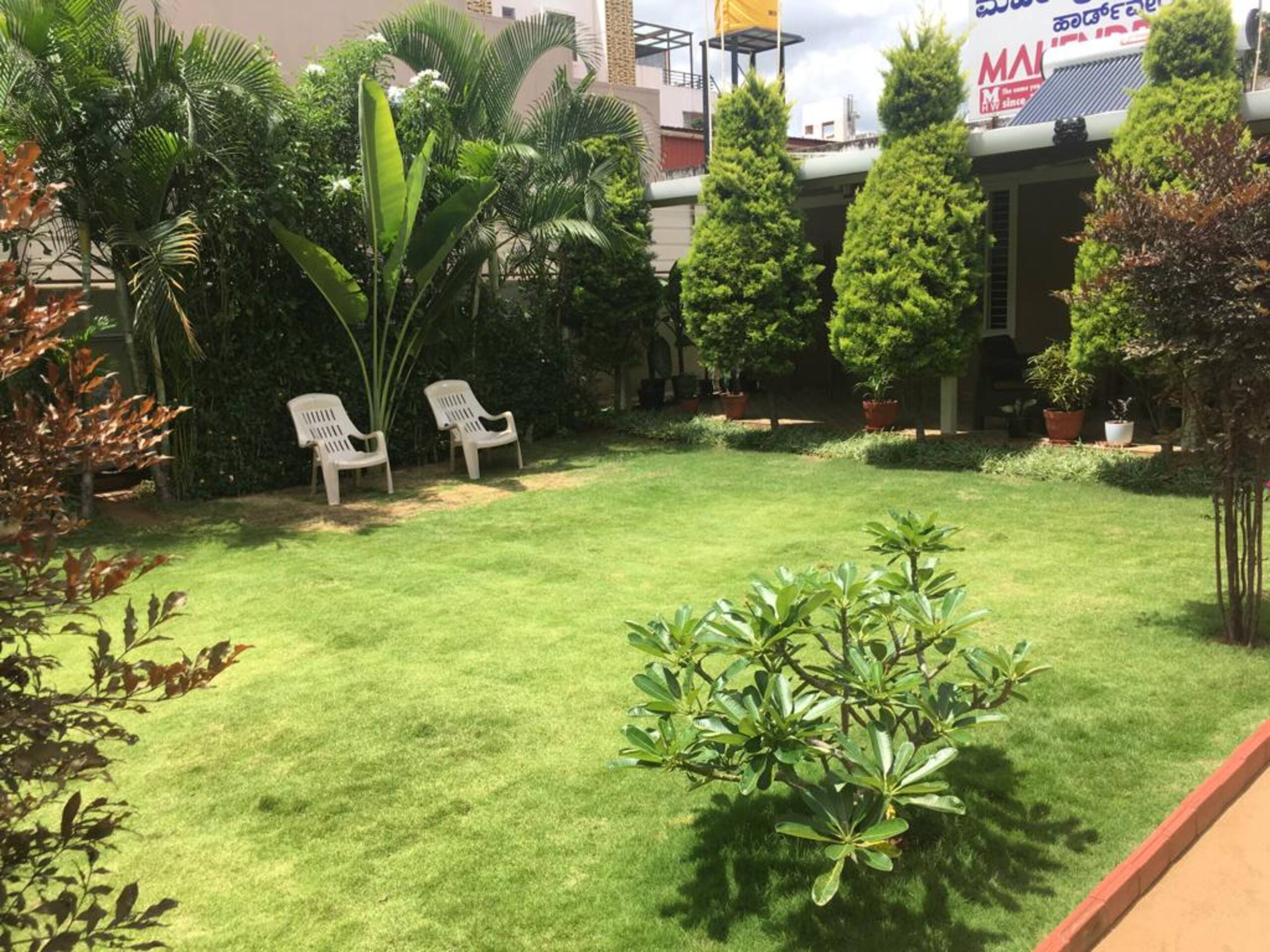 JM's Inn: Prime spot holiday home with a garden 19
