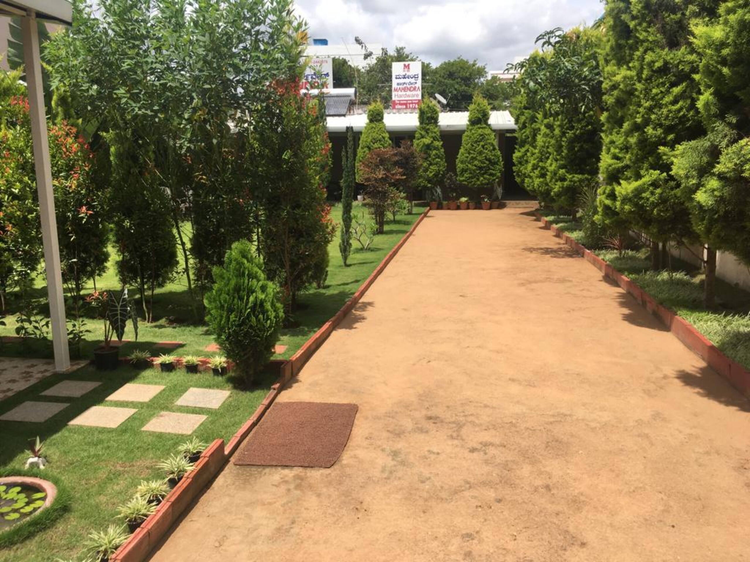 JM's Inn: Prime spot holiday home with a garden 6