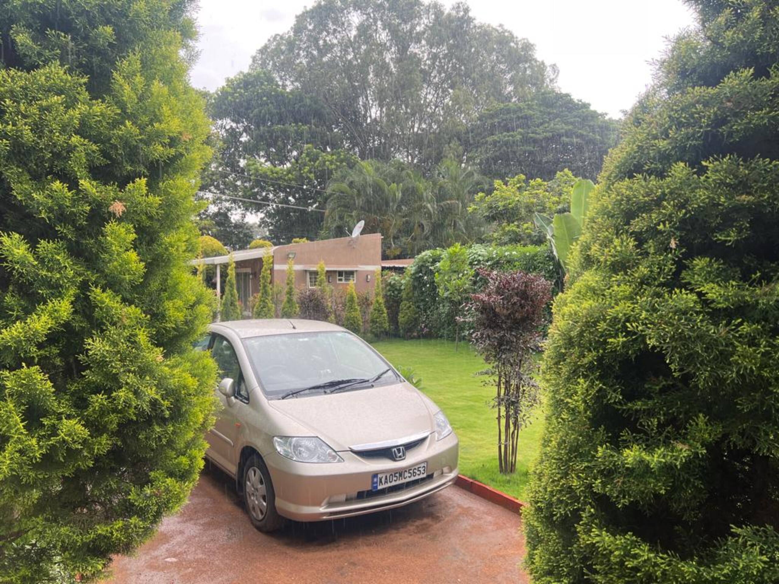 JM's Inn: Prime spot holiday home with a garden 24