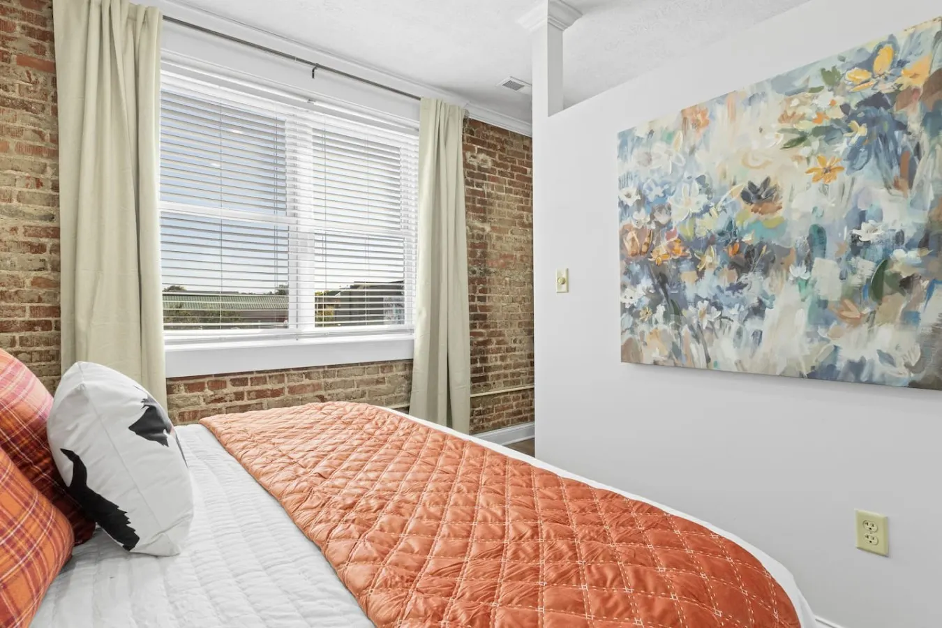 Stylish Maryville Loft 30 Mins to Smoky Mtns 10