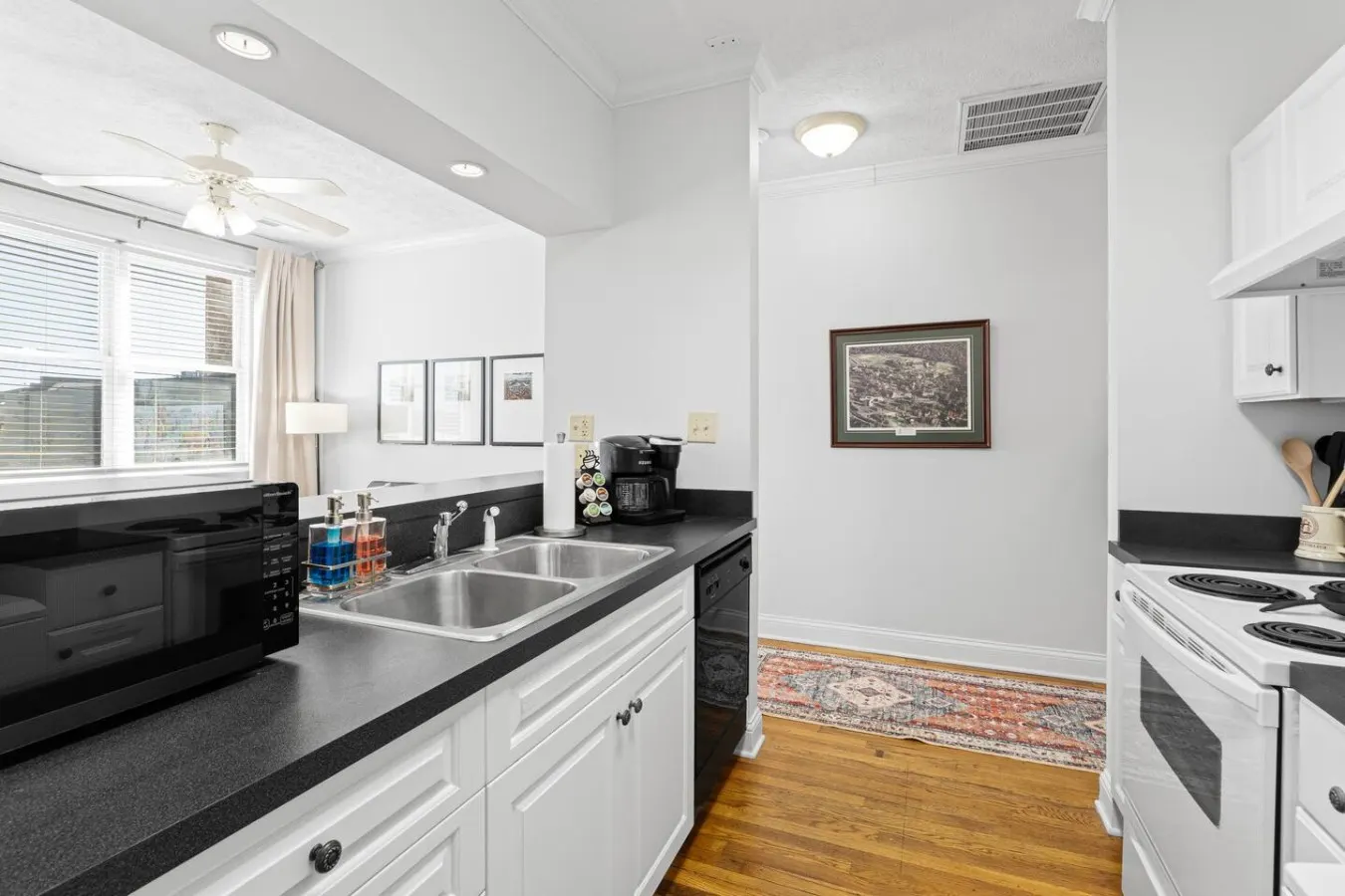 Stylish Maryville Loft 30 Mins to Smoky Mtns 16
