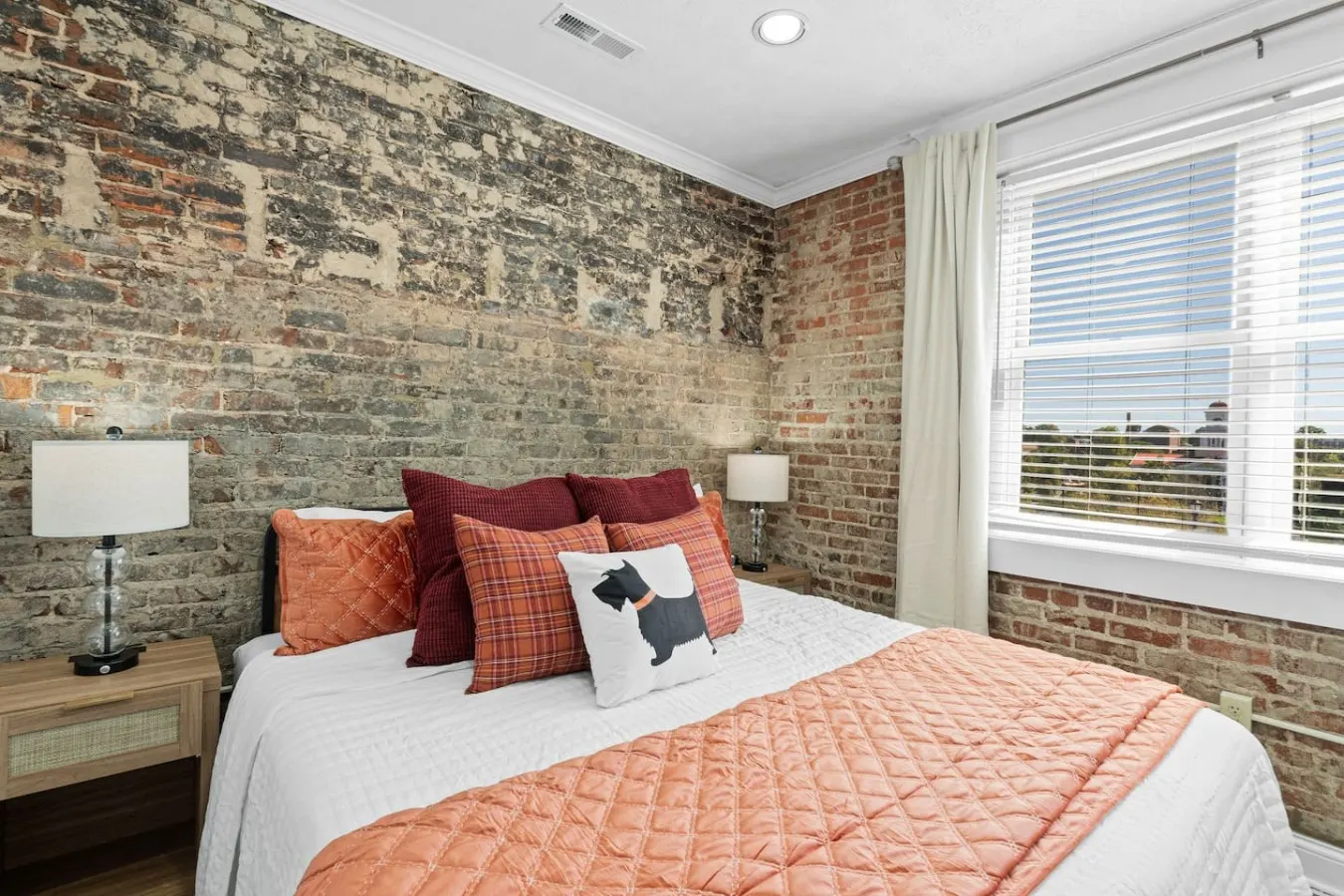 Stylish Maryville Loft 30 Mins to Smoky Mtns 6