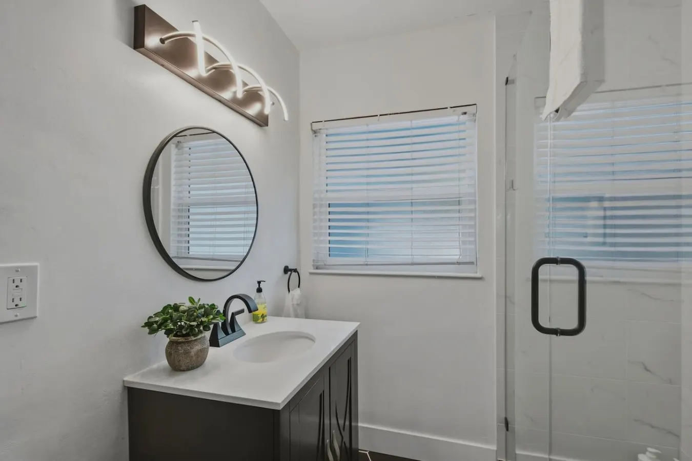 LongBeach Cottage - Pool, Spa, Games, 4Miles2Beach 20