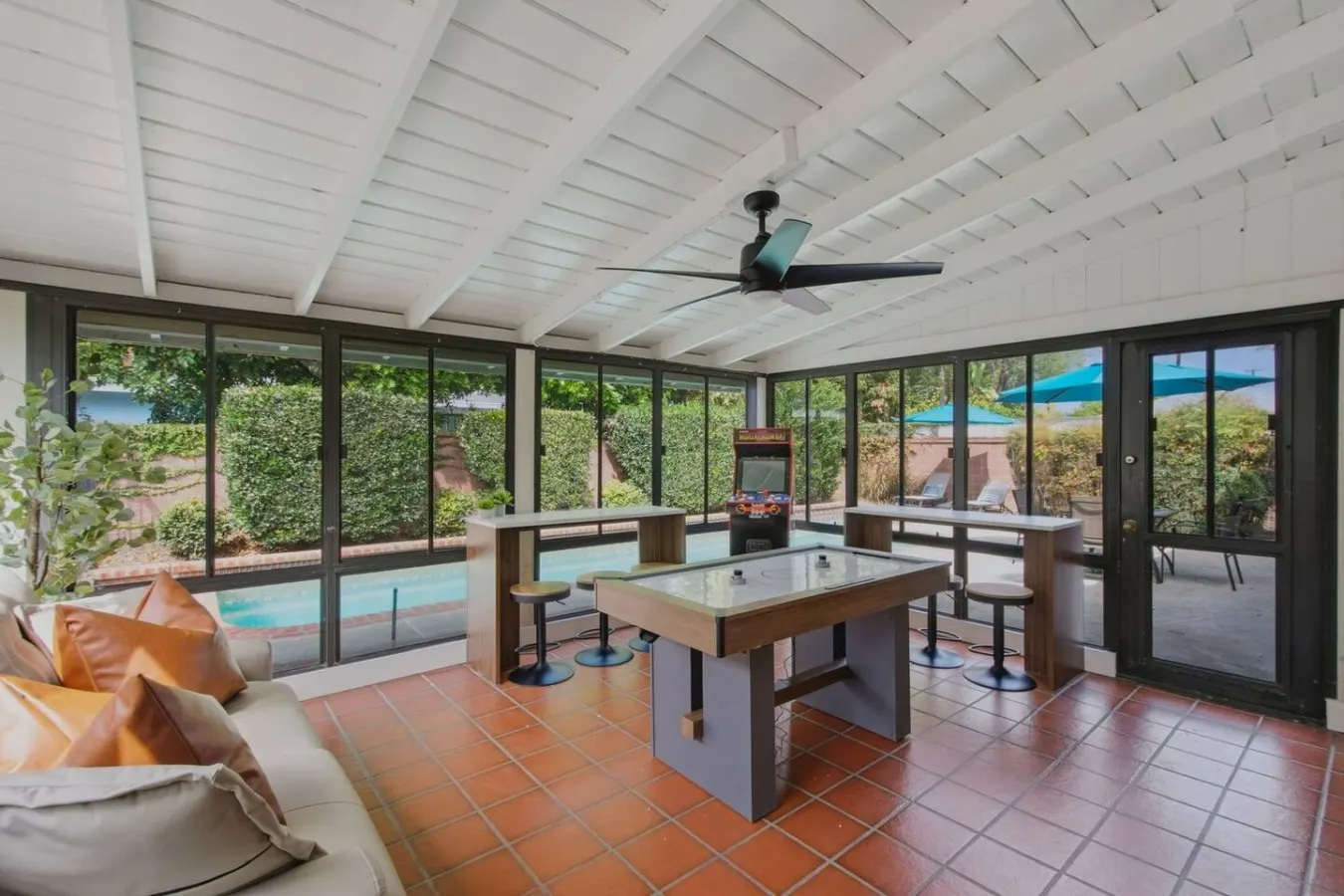 LongBeach Cottage - Pool, Spa, Games, 4Miles2Beach — photo 3