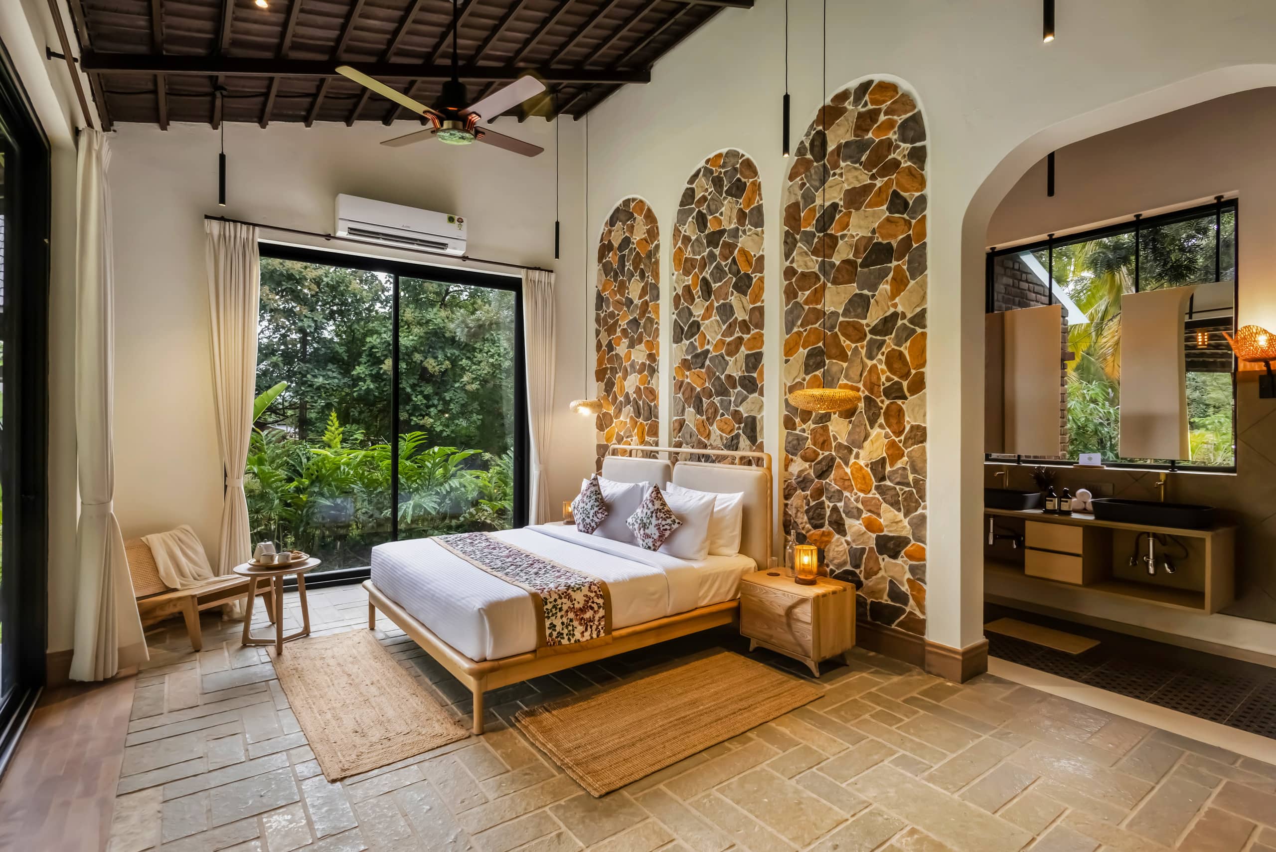 Farm Villa W/ Movie Lounge, Fire Pit & Cabana 2