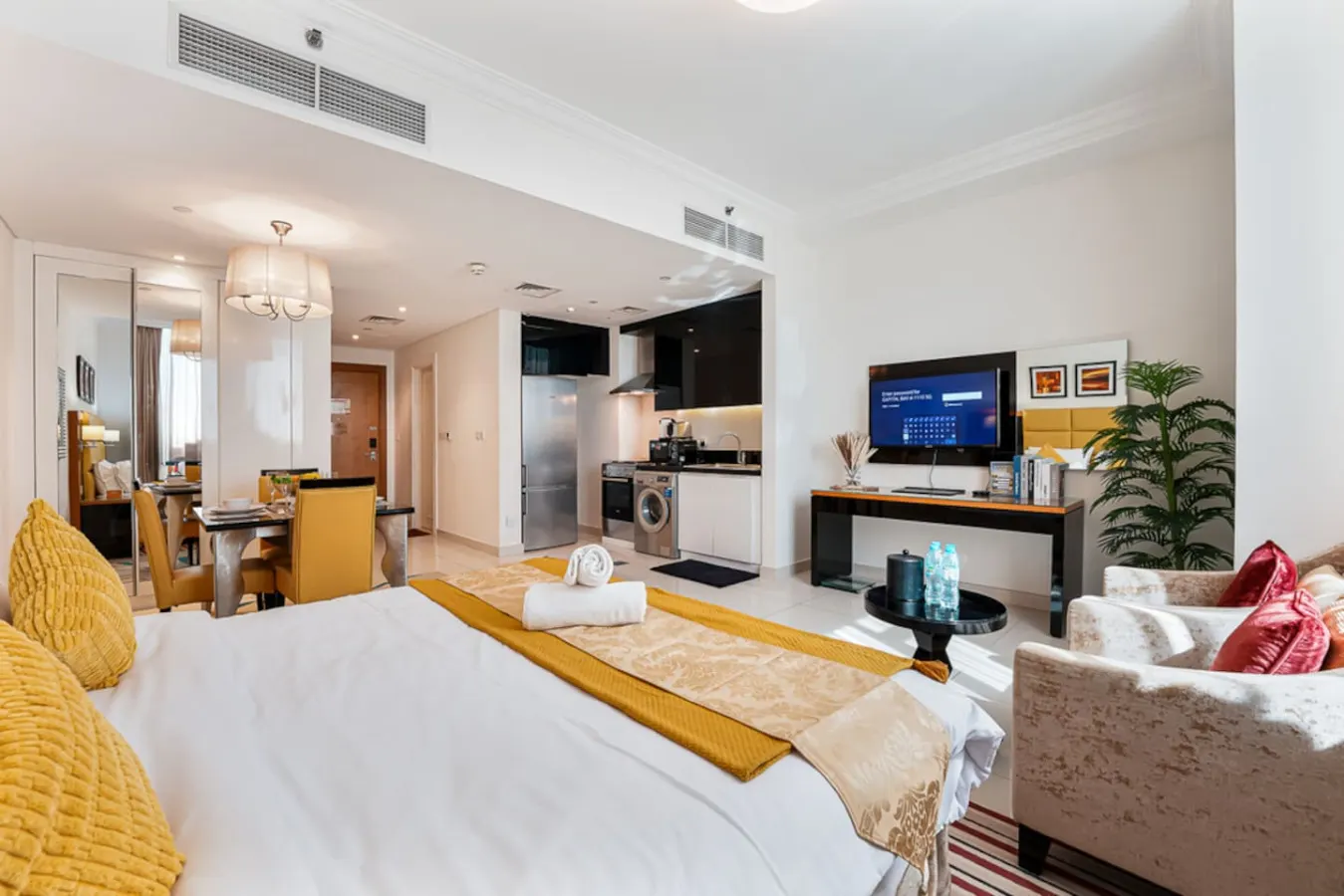 Luxury Studio Living in the Center of Business Bay 14