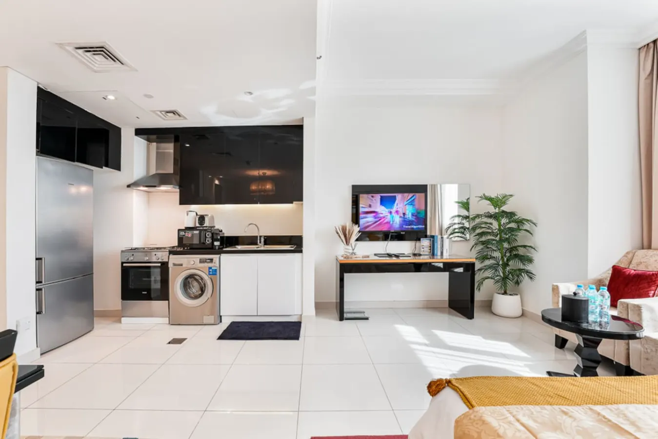Luxury Studio Living in the Center of Business Bay 15